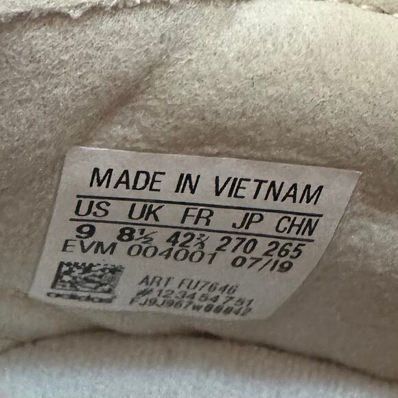 Adidas Ozweego Tech Clear Granite Men’s Size 9
Excellent Condition - Picture 8 of 8